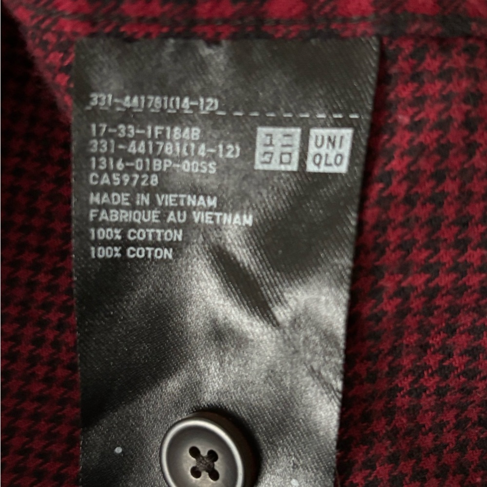 Uniqlo Men's Red and Black Plaid Patchwork Flannel Holiday Lumberjack Shirt - Picture 3 of 7
